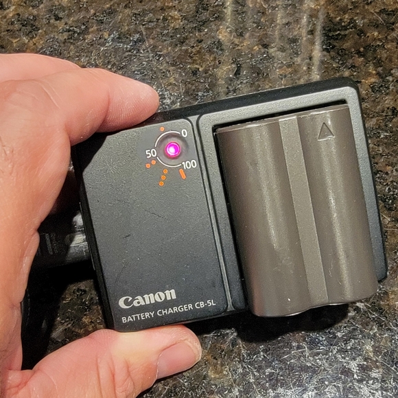 CANON EOS 10D Digital & Canon 28-80mm Lens, Complete - Picture 5 of 17